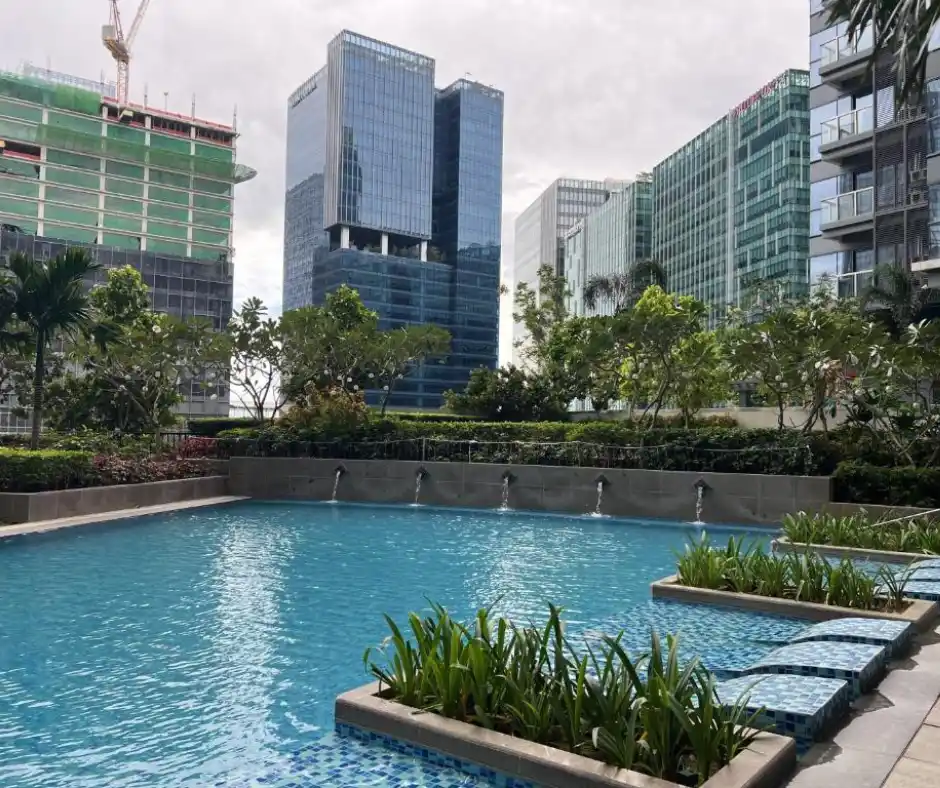 Uptown Parksuites swiming pool 3